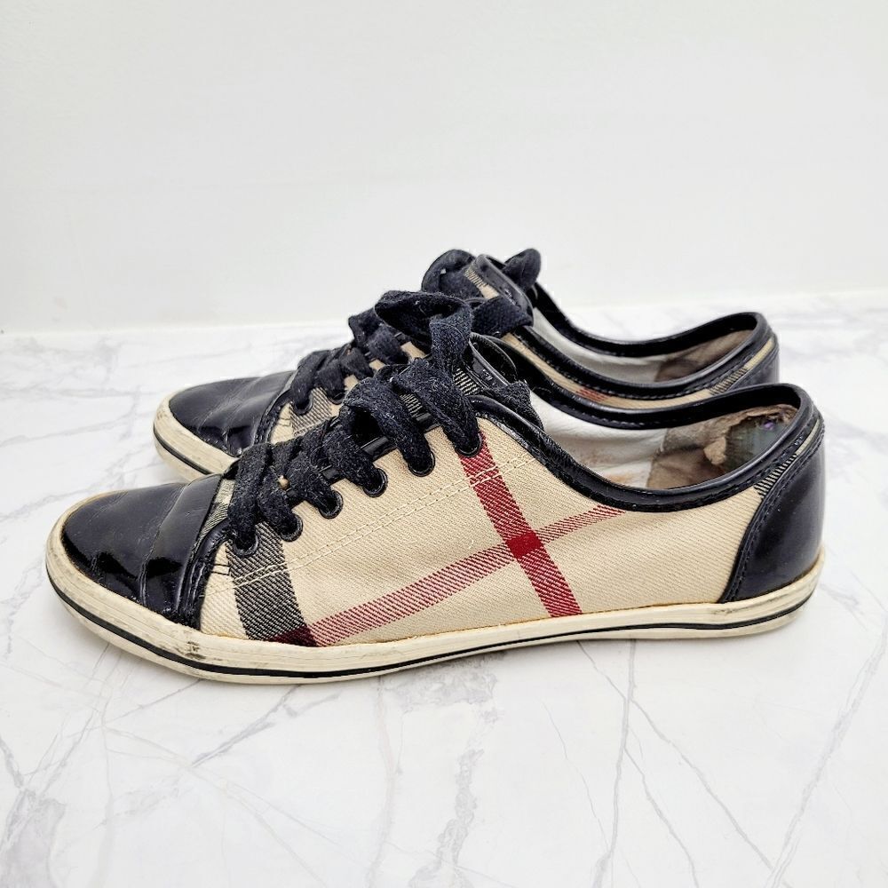 Vintage Y2K Classic Authentic Burberry Sneakers Shoes Size: 5 US